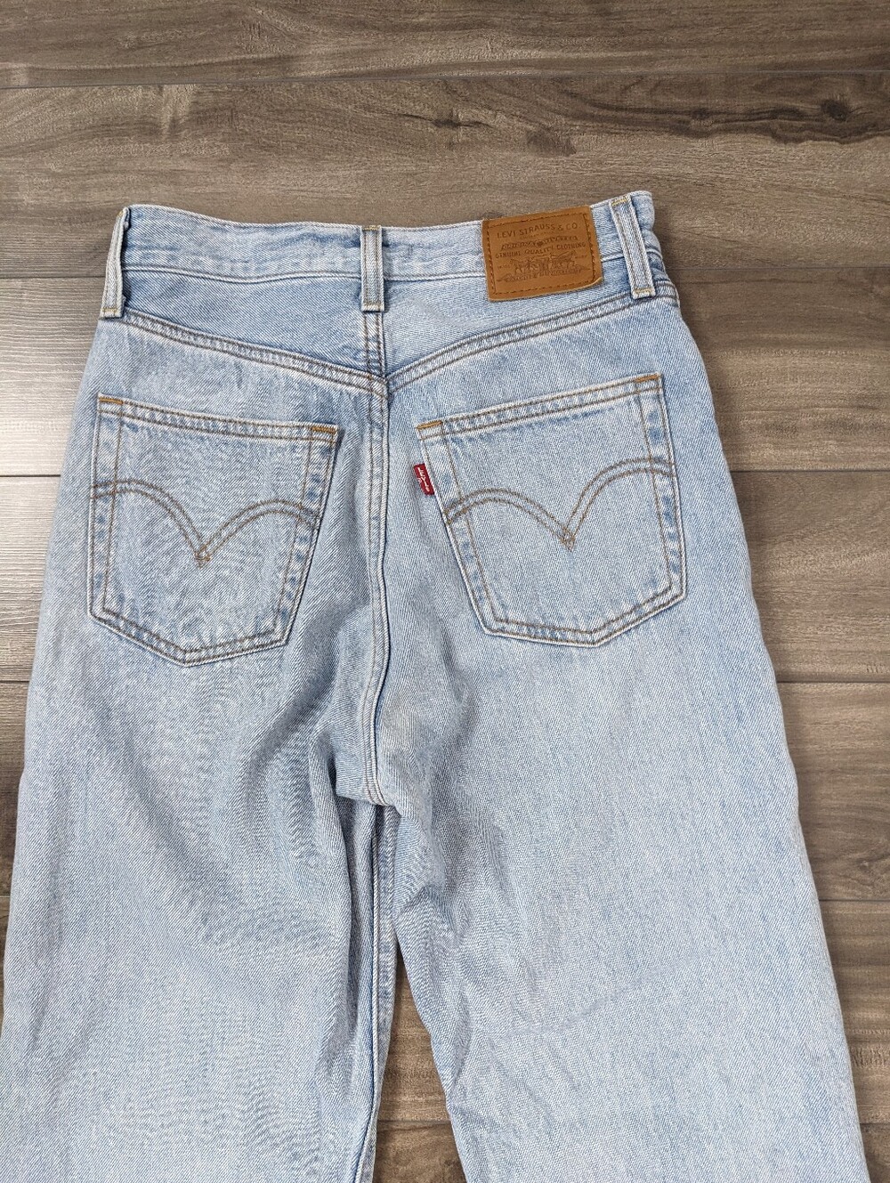 Levi's Women's Ribcage Straight Ankle Size 25 Light Wash - Picture 7 of 11